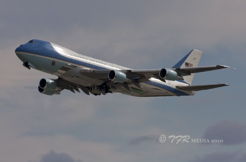 IMAGE: http://i918.photobucket.com/albums/ad23/horse51/Airforce%20One/af10IMG_3260.jpg