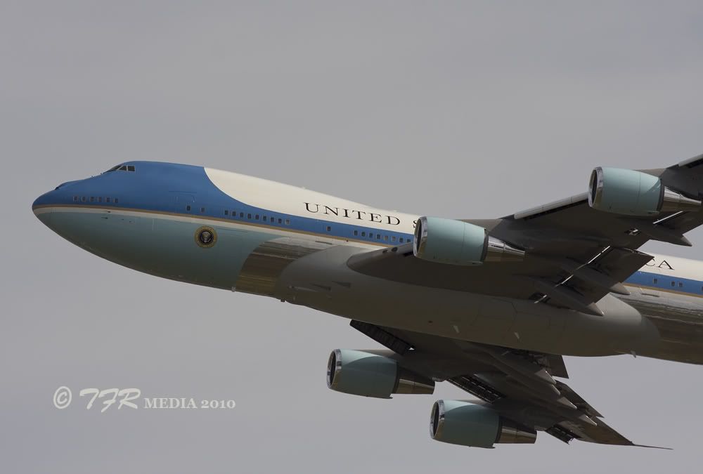 IMAGE: http://i918.photobucket.com/albums/ad23/horse51/Airforce%20One/af10IMG_3266.jpg