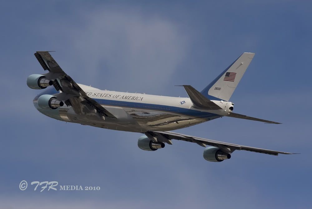 IMAGE: http://i918.photobucket.com/albums/ad23/horse51/Airforce%20One/af10IMG_3269.jpg